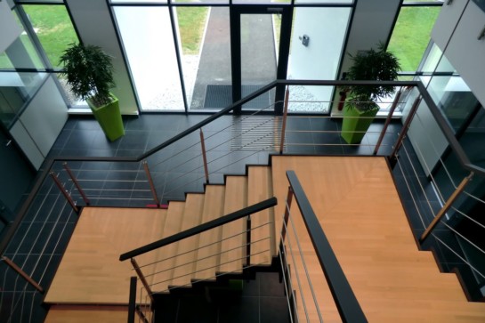 escalier design-bois-sans-garde-corps