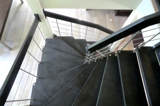 escalier design-bois-sans-garde-corps
