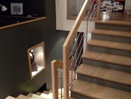 habillage escalier intérieur béton avec marche escalier bois