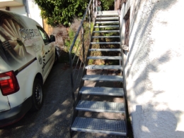 escalier extérieur caillebottis