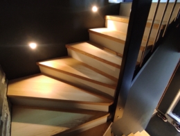 habillage d'escalier béton avec marches frêne