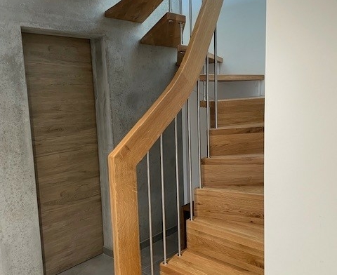 escalier suspendu en chêne