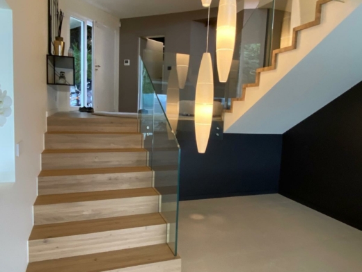 habillage marches et contremarches affleurantes avec vitrages encastrés