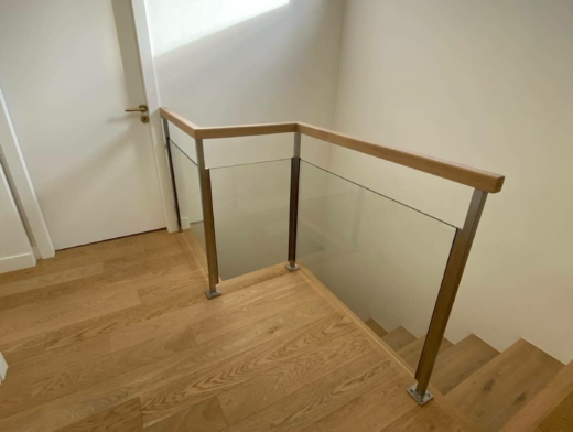 garde-corps inox avec main courante bois et remplissage verre